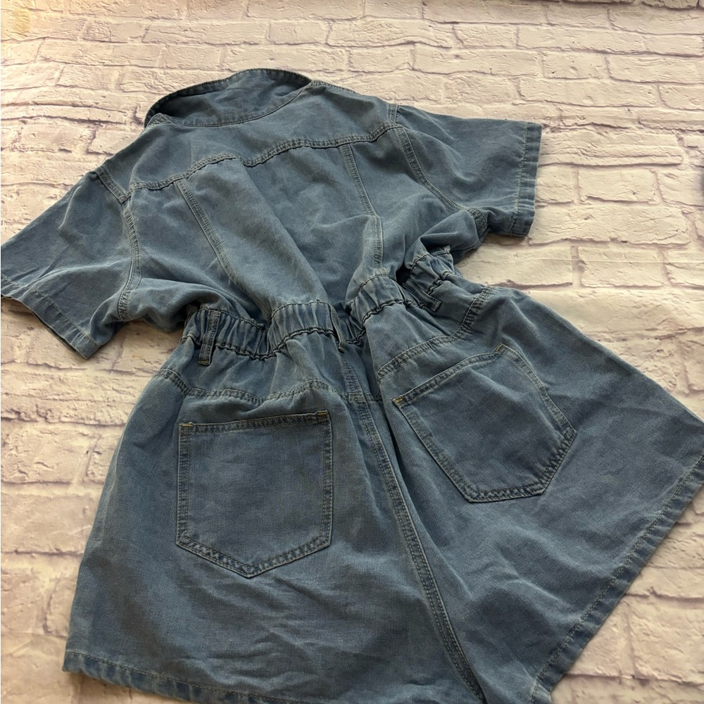 🔵”NWOT” CURVY LightWASH Denim Romper - Picture 5 of 13